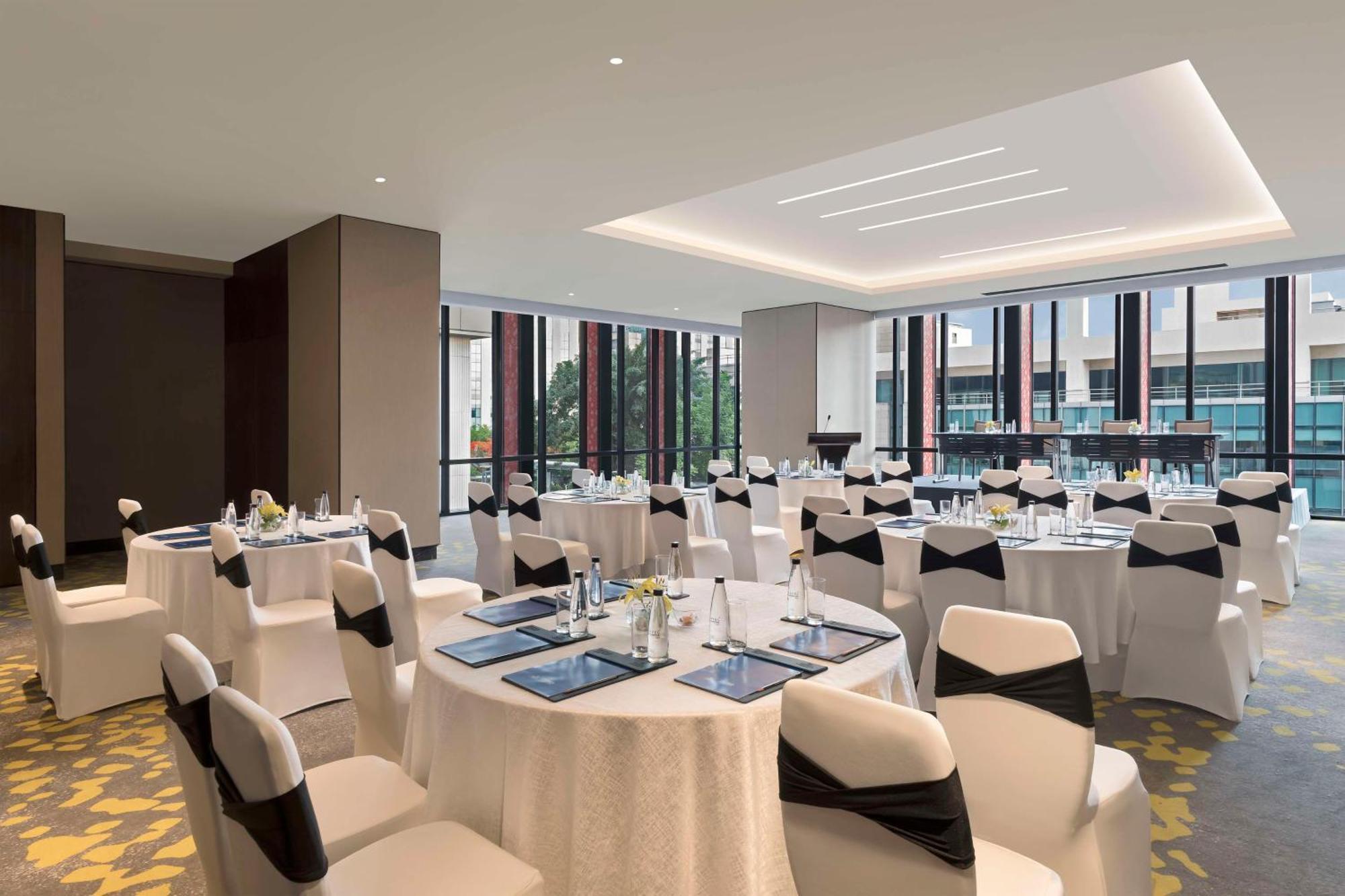 Hilton Bengaluru Embassy Manyata Business Park Hotel Eksteriør billede