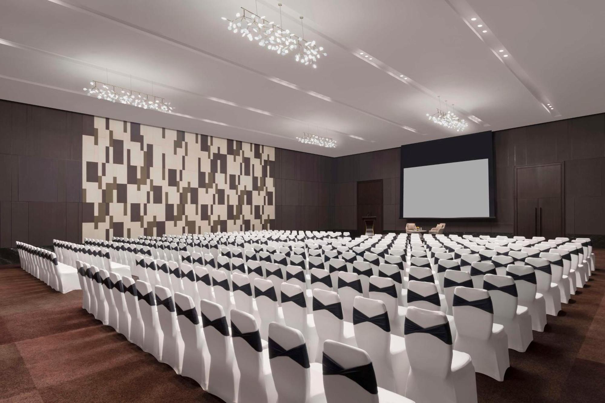 Hilton Bengaluru Embassy Manyata Business Park Hotel Eksteriør billede