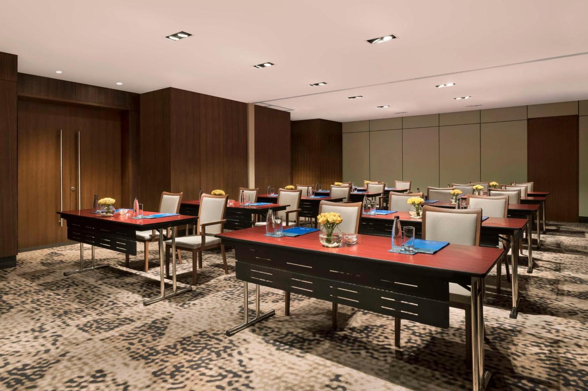 Hilton Bengaluru Embassy Manyata Business Park Hotel Eksteriør billede
