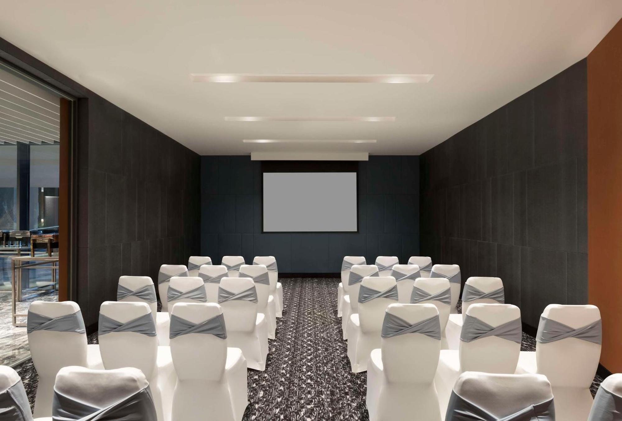 Hilton Bengaluru Embassy Manyata Business Park Hotel Eksteriør billede