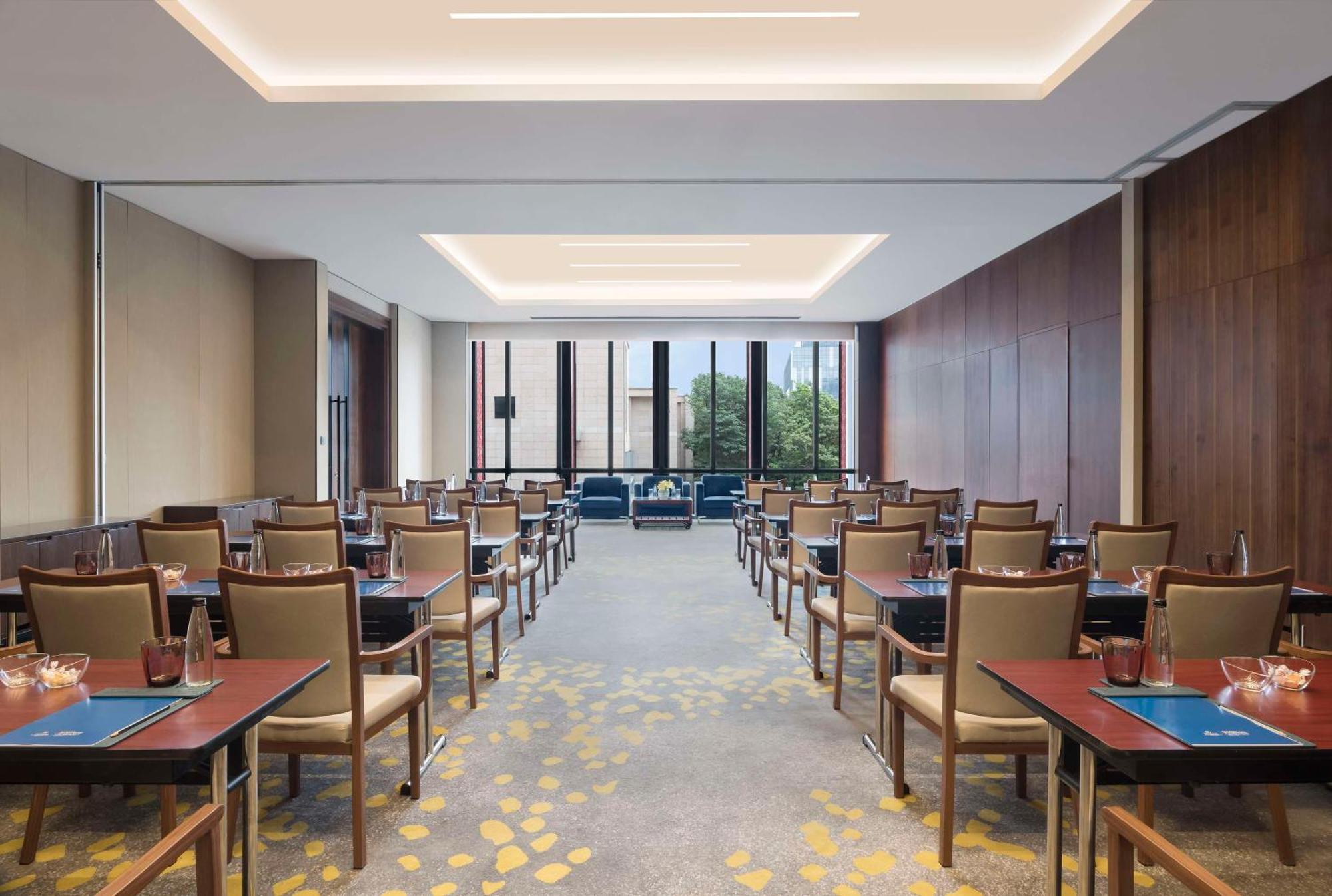 Hilton Bengaluru Embassy Manyata Business Park Hotel Eksteriør billede