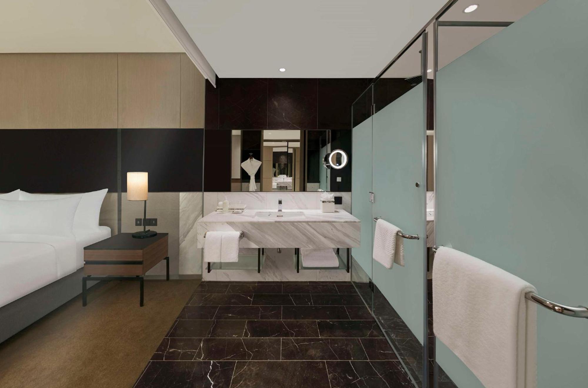 Hilton Bengaluru Embassy Manyata Business Park Hotel Eksteriør billede