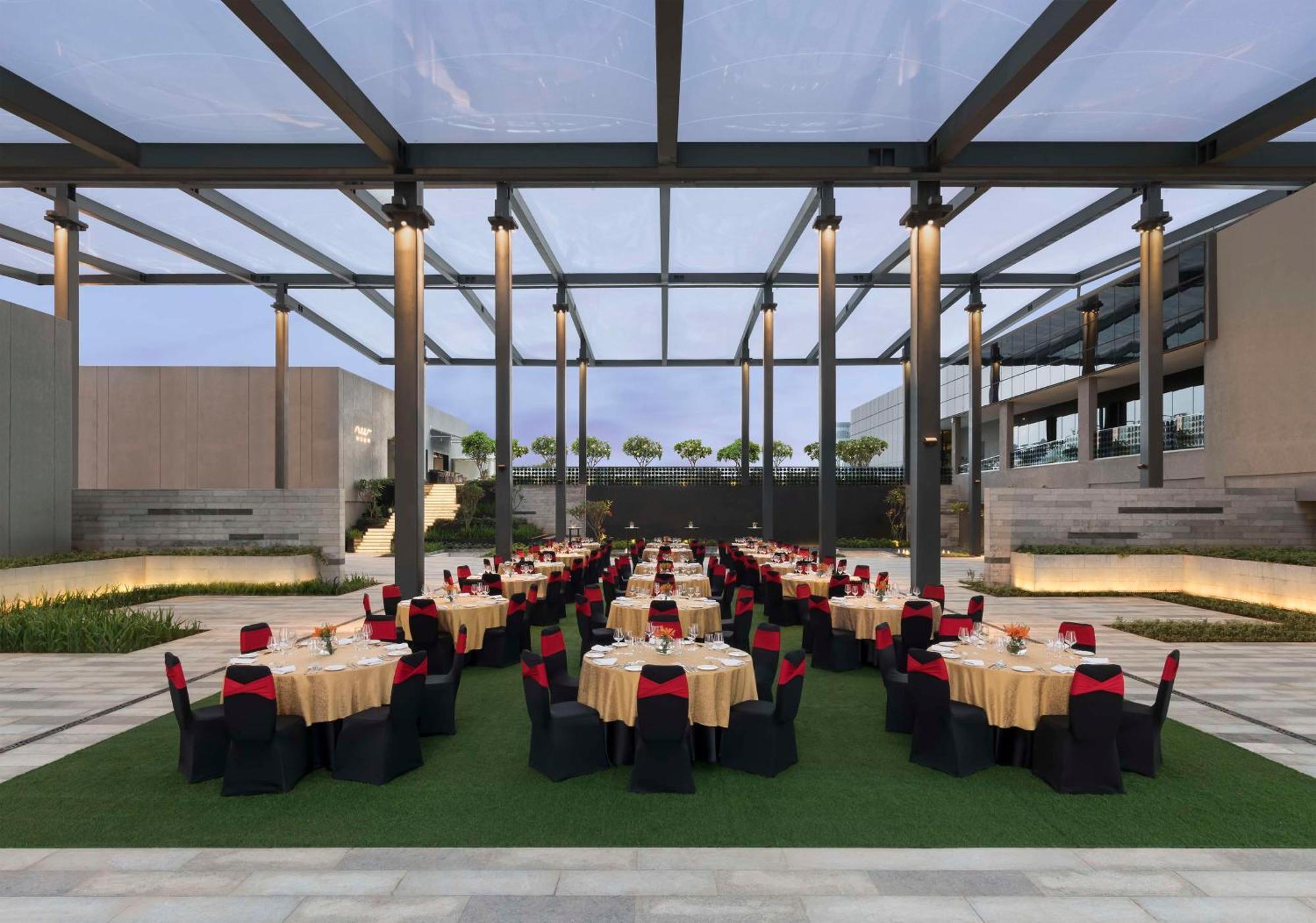 Hilton Bengaluru Embassy Manyata Business Park Hotel Eksteriør billede